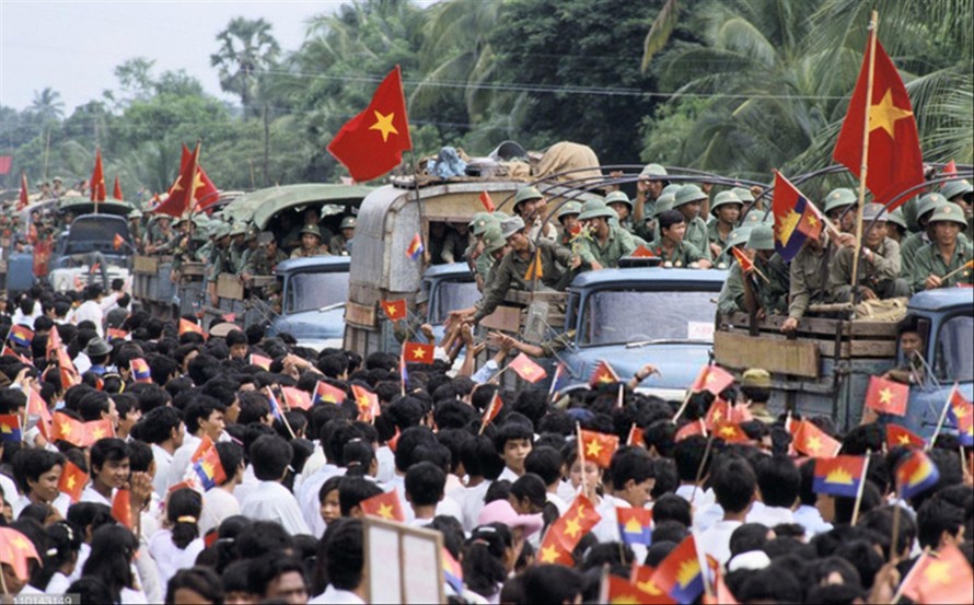 Quân tình nguyện Việt Nam rút về nước sau khi hoàn thành nghĩa vụ quốc tế cao cả với sự biết ơn của nhân dân Campuchia, tháng 9/1989. ẢNH: GETTY 