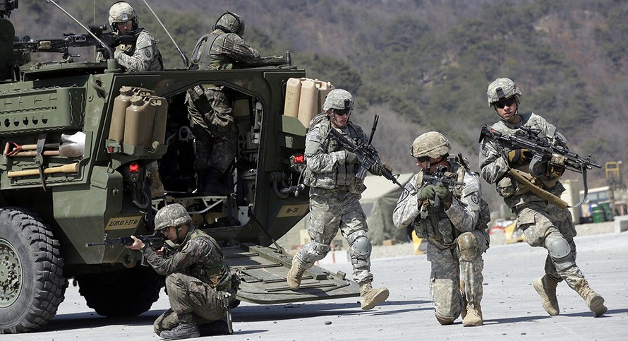 Lính Mỹ và Hàn Quốc tập trận chung ở Pocheon, phía bắc Seoul hồi năm 2015 ảnh: AP 