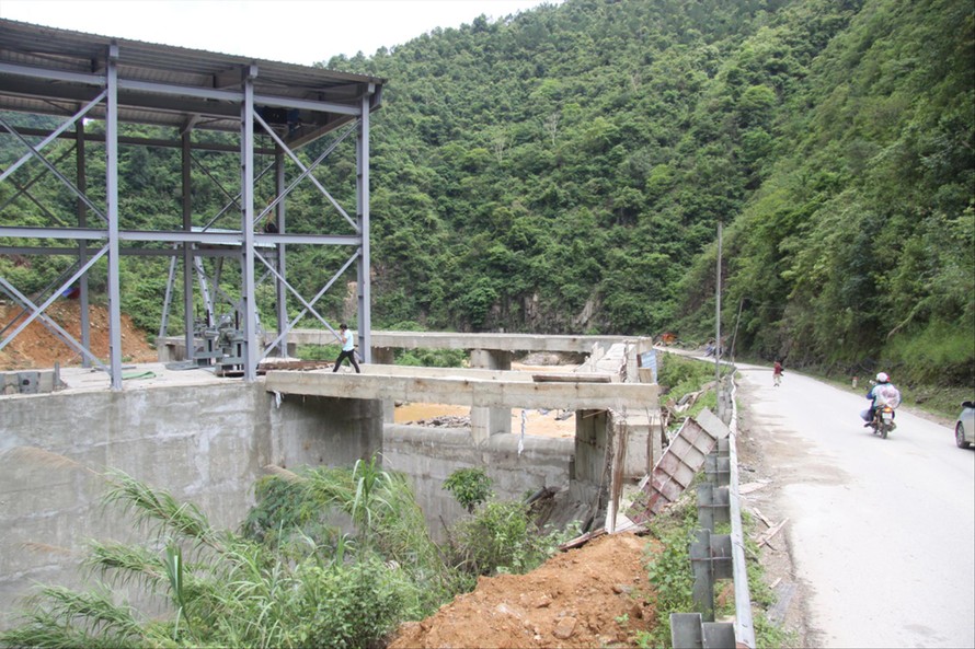 Chủ đầu tư Dự án Thủy điện Mường Kim II tự ý đào hầm xuyên qua quốc lộ, vi phạm hành lang an toàn giao thông 