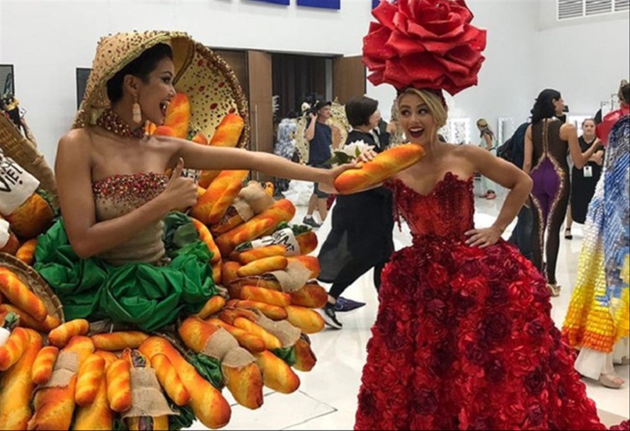 Váy độc đáo của H’Hen Nie đột nhiên được lăng xê trở lại trong trào lưu tung hô bánh mì Việt sau sự cố “hai chục du khách Hàn ở Đà Nẵng” 