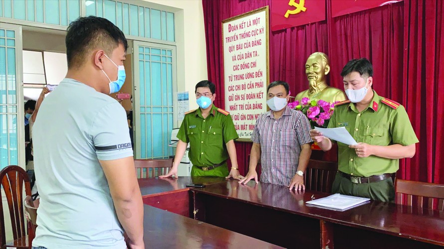 Ngày 30/3, tài xế N.V.Đ bị Công an quận Tân Phú triệu tập đến làm việc và xử phạt vi phạm 10 triệu đồng. 