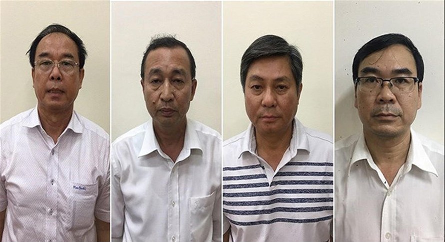 Cựu Phó Chủ tịch Thường trực UBND TPHCM Nguyễn Thành Tài (trái sang) cùng các bị can trong vụ án Ảnh: CA cung cấp