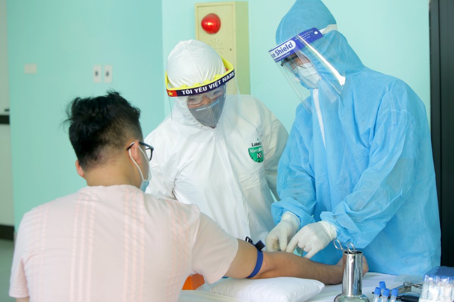 Ứng phó đại dịch COVID-19 giai đoạn 2: Ráo riết xét nghiệm người về từ Đà Nẵng 