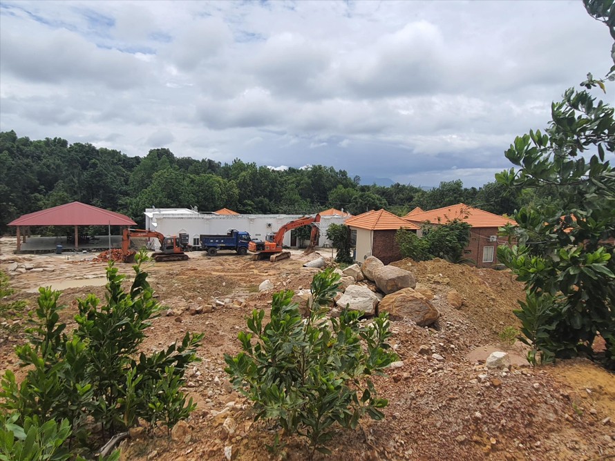  Xây dựng nhà nghỉ trái phép ngay khu vực rừng Vườn Quốc gia tại xã Bãi Thơm, huyện Phú Quốc (Kiên Giang) ảnh: PV 