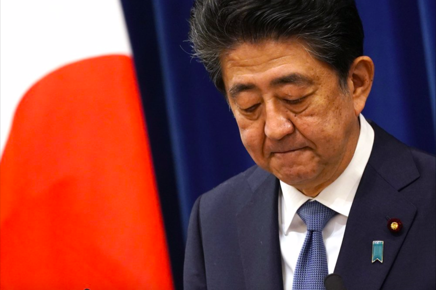 Thủ tướng Nhật Bản Abe Shinzo nói rằng ông tiếc vì phải từ chức khi nhiều việc chưa làm xong. Ảnh: AP