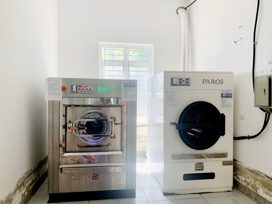 Bộ máy giặt và máy sấy tại Bệnh viện Đa khoa huyện Thạch Hà 