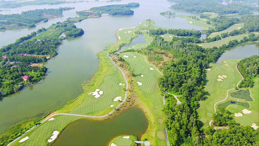 Sân golf Kings Course thuộc BRG Kings Island Golf Resort (Đồng Mô, Sơn Tây, Hà Nội) ảnh: MẠNH THẮNG 