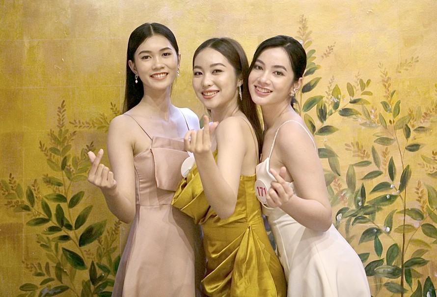 Thiếu nữ miền Tây (từ trái qua) Lê Thị Kim Ngân, Nguyễn Lê Phương Thảo và Nguyễn Thị Cẩm Đan hội ngộ tại Hà Nội