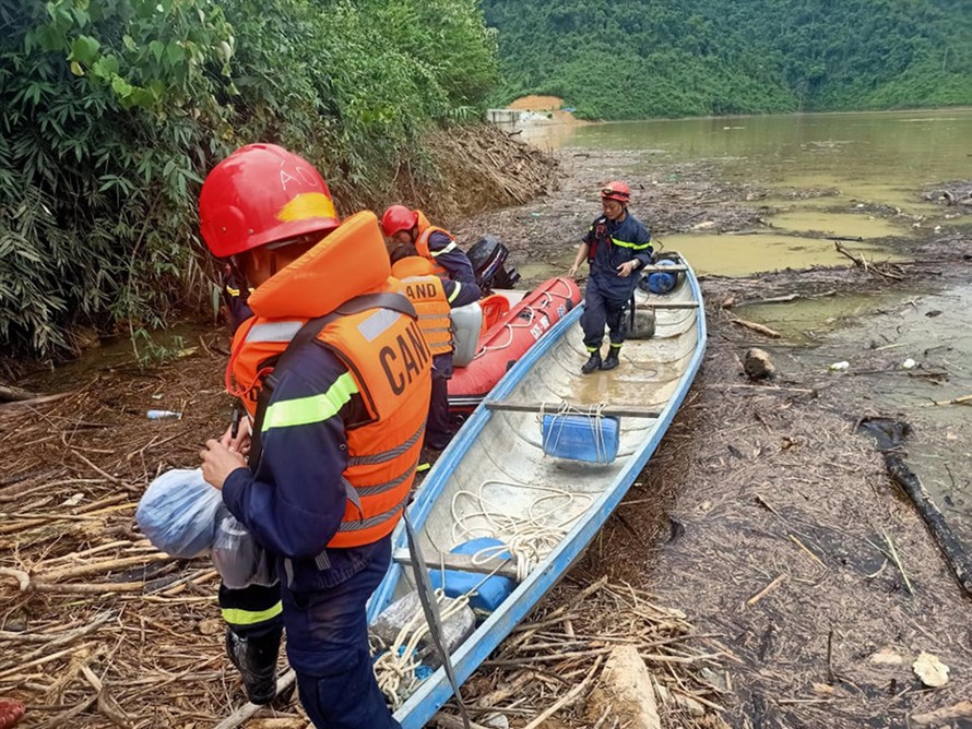 Mưa lớn gây thiệt hại nghiêm trọng tại Thừa Thiên - Huế. Ảnh: Văn Chương