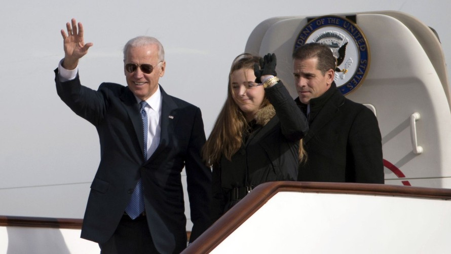 Ông Joe Biden, Hunter Biden và cháu gái thăm Trung Quôc, tháng 12/2013 