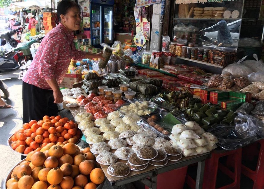 Các sản phẩm “nhà làm” tại chợ ở TPHCM. Ảnh: U.P 