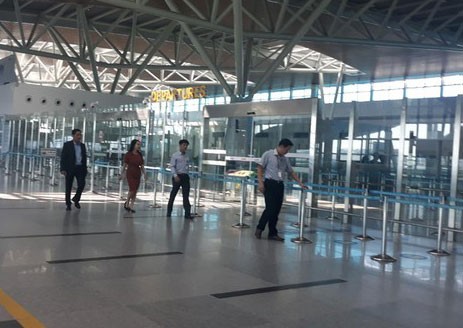 Cộng đồng doanh nghiệp liêu xiêu vì dịch bệnh. Trong ảnh, cảng hàng không quốc tế Đà Nẵng đóng cửa vì COVID-19 