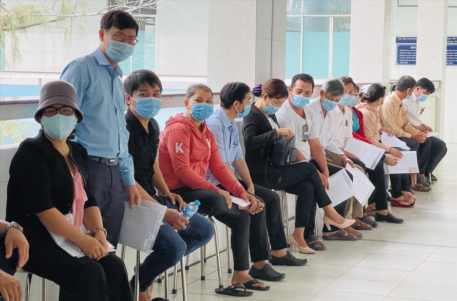Tình nguyện viên ở Long An đến tiêm thử vắc-xin Nano Covax giai đoạn 2 Ảnh Văn Minh 