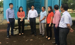 Ban Đô thị HĐND thành phố Hà Nội khảo sát Nhà máy nước sạch Phong Vân trên địa bàn huyện Ba Vì Ảnh: Trường Phong
