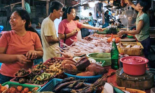 Hàng hóa tại các chợ của Philippines đang leo thang giá cả, ảnh hưởng tới mức tăng trưởng kinh tế của nước này Ảnh:Nikkei Asian Review