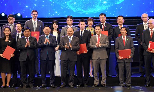 Thủ tướng gặp gỡ nhà đầu tư nước ngoài tại Hội nghị Tổng kết 30 năm thu hút FDI ảnh: Quang Hiếu 