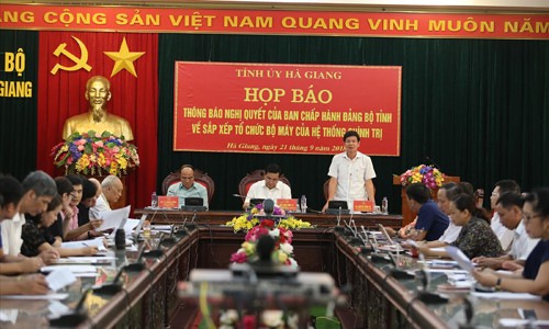Lãnh đạo tỉnh Hà Giang họp báo về việc hợp nhất các cơ quan chính quyền với cơ quan Đảng