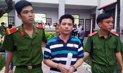 Cựu đại úy Phan Huy Diễn sau phiên tòa sơ thẩm ảnh: Duy Ngọc 