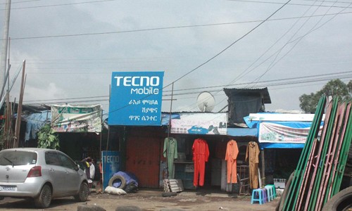 Một cửa hàng điện thoại Tecno, hình ảnh phổ biến ở châu Phi 