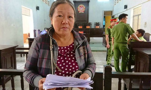 Bà Nguyễn Thị Lan - mẹ của nạn nhân Nguyễn Anh Kha trong vụ giết người ở TP Buôn Ma Thuột, Đắk Lắk cho rằng Nguyễn Xuân Lộc không hề bị tâm thần Ảnh: Vũ Long