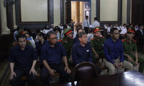 Các bị cáo tại phiên tòa phúc thẩm ngày 22/10 Ảnh: Tân Châu 