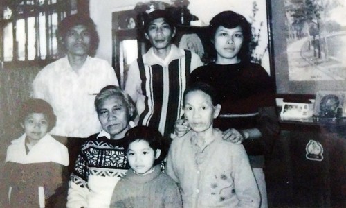 Gia đình nhà thơ Quang Dũng thời còn ở tại cố cư 45 Nguyễn Công Trứ, Hà Nội ảnh: T.L