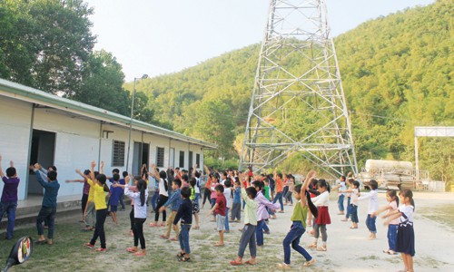 Lớp học tạm ở Trường tiểu học Trung Sơn, huyện Quan Hóa ảnh: Hoàng Lam
