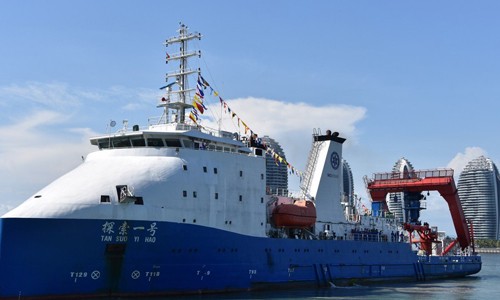 Tàu nghiên cứu đại dương Thám Tác-1 của Trung Quốc trở về sau chuyến nghiên cứu rãnh Mariana ảnh: Xinhua