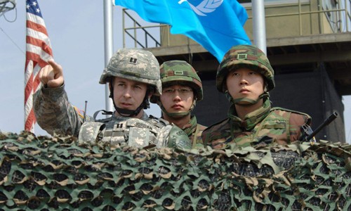 Lính Mỹ và Hàn Quốc trong một hoạt động chung
