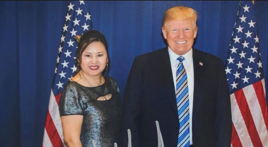 Bà Yang trong một lần chụp ảnh chung với tổng thống Trump Ảnh: ABC News