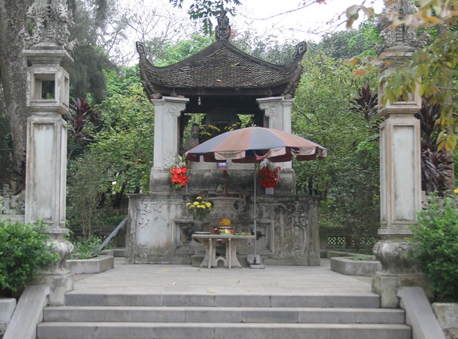 Lăng Ngô Quyền ở Đường Lâm-một trong hai công trình gắn với Ngô Quyền ở quê hương Ảnh: TOAN TOAN 
