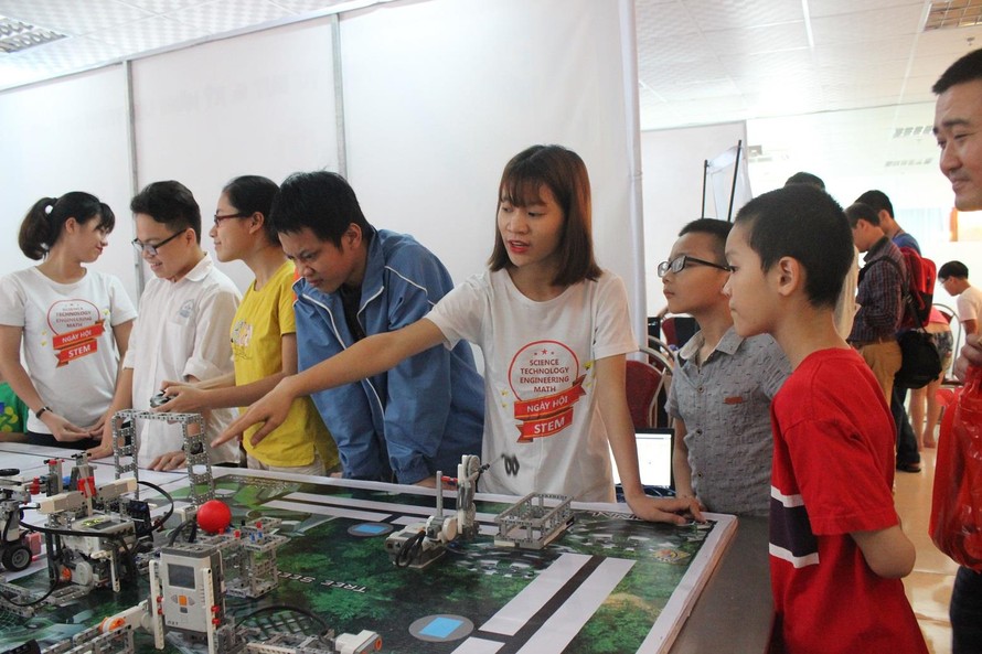 Học sinh tham gia ngày hội STEM 2017 tại Trường Đại học Khoa học Tự nhiên Hà Nội 