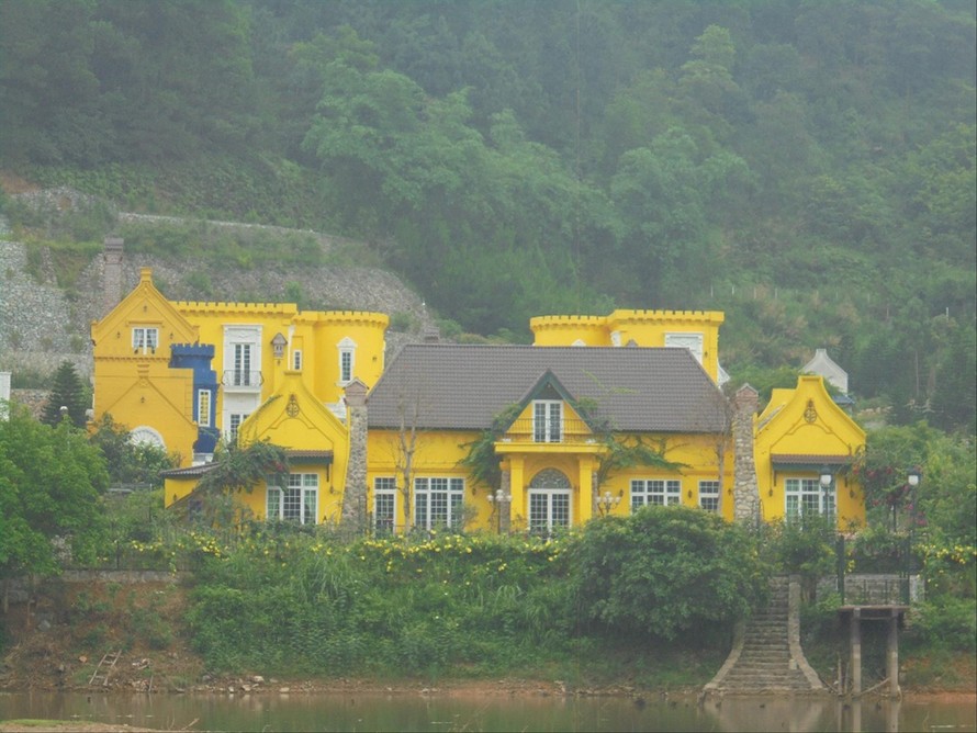 Các căn biệt thự trong Hoàng Lê Gia Garden ở xã Minh Trí vẫn chưa cưỡng chế