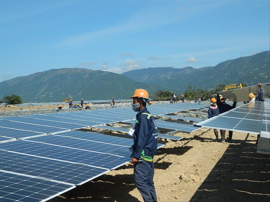 Nhiều dự án điện mặt trời ở Ninh Thuận giảm phát 60% công suất làm giảm hiệu quả đầu tư và gây thiệt hại cho nền kinh tế