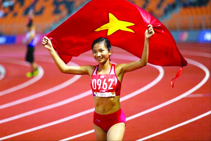 Nguyễn Thị Oanh giành chiến thắng trong cuộc đua danh hiệu VĐV tiêu biểu năm 2019 dù phải đối đầu với những "đối thủ" rất mạnh như Ánh Viên, Huy Hoàng ở môn bơi lội ảnh: H.M 