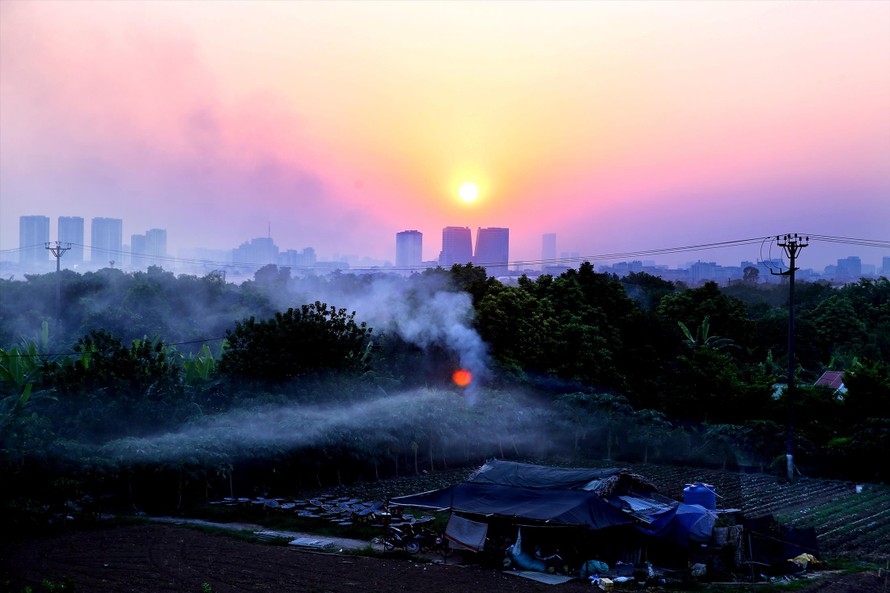Quá trình đô thị hóa quá nhanh góp phần biến Hà Nội thành “hỏa diệm sơn” trong những ngày nắng nóng Ảnh: Như Ý