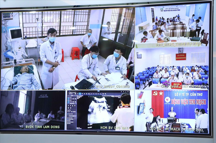 Hình ảnh từ các bệnh viện tuyến tỉnh được truyền trực tiếp về Trung tâm hội chẩn tư vấn khám, chữa bệnh từ xa 