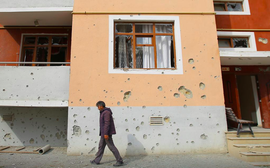 Một bức tường nhà ở vùng Nagorno-Karabakh chi chít vết đạn bắnảnh: Getty 