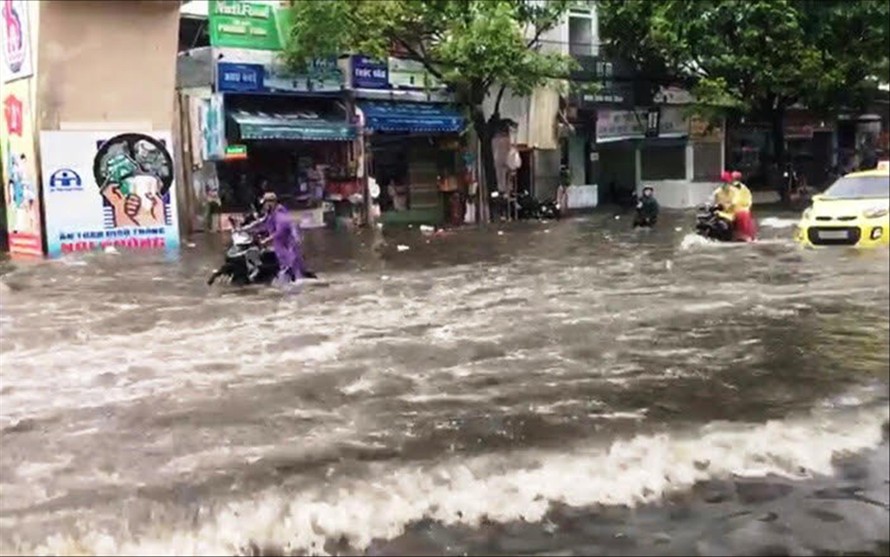 Cảnh ngập nước xảy ra thường xuyên trên đường Đồng Khởi , nội ô TP Biên Hòa 