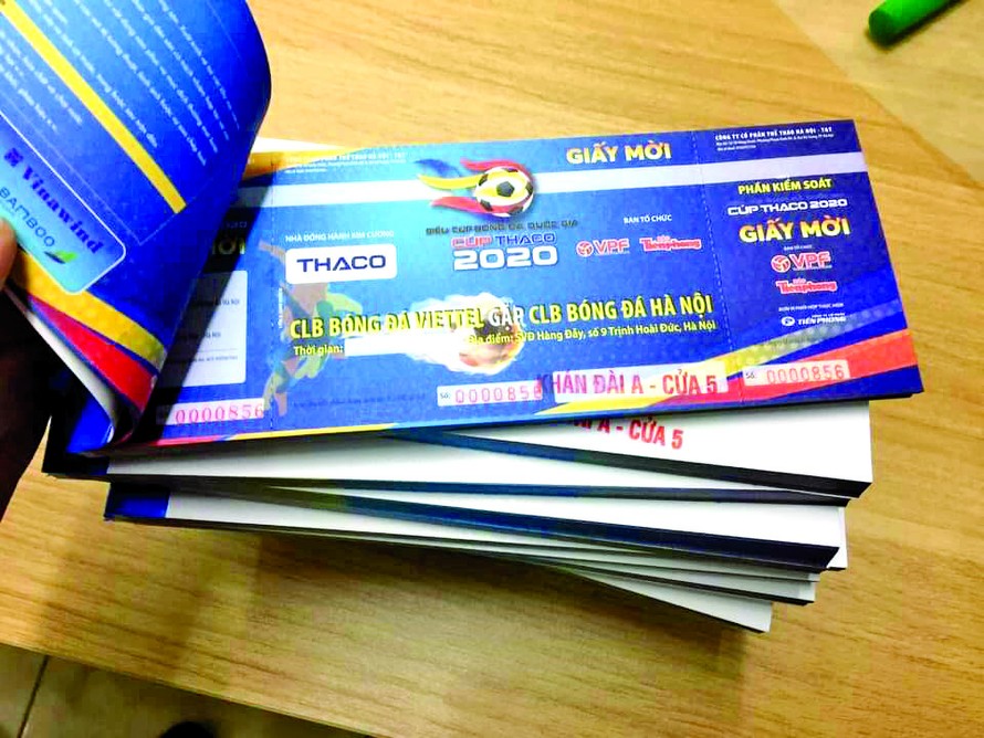 Vé trận Siêu cúp Quốc gia - Cúp THACO 2020 đã sẵn sàng đến tay người hâm mộ từ 11h sáng nay. Ảnh: Xuân Bách