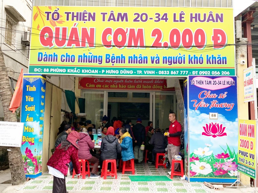 Quán cơm 2.000 đồng ở thành phố Vinh (Nghệ An) 