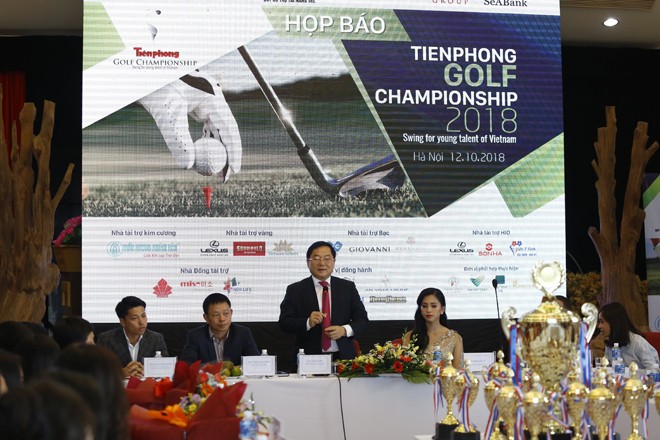 Tổng biên tập báo Tiền Phong, trưởng BTC giải Tiền Phong Golf Championship 2018 Lê Xuân Sơn giới thiệu giải đấu. Ảnh: NHƯ Ý