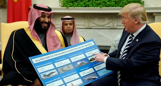 Thỏa thuận quốc phòng trị giá 110 tỷ USD mà Tổng thống mỹ Donald Trump và Thái tử Ả rập xê út Mohammed bin Salman ký năm ngoái có thể sẽ bị hủy bỏ nếu Mỹ áp lệnh trừng phạt đối với Ả rập Xê út. ảnh: Getty Images 