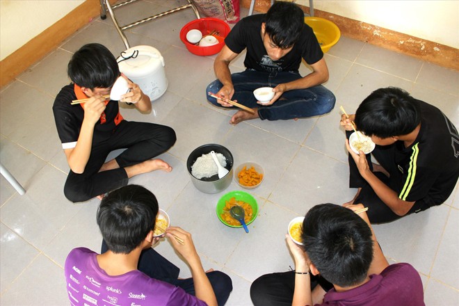 Bữa cơm “chay” của học sinh vùng biên