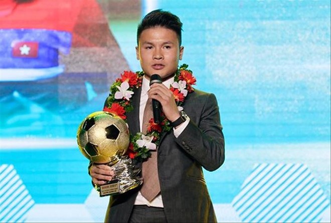 Quang Hải nhận giải thưởng Quả bóng Vàng 2018