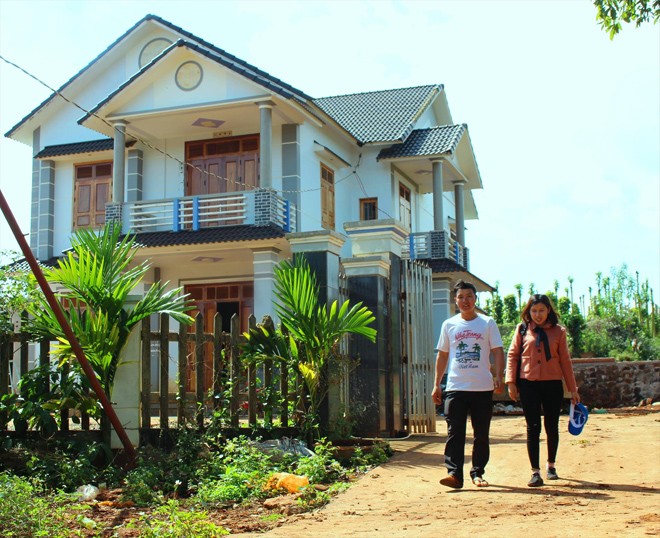 Ngôi nhà xây khang trang của người dân làng Quảng Hòa 