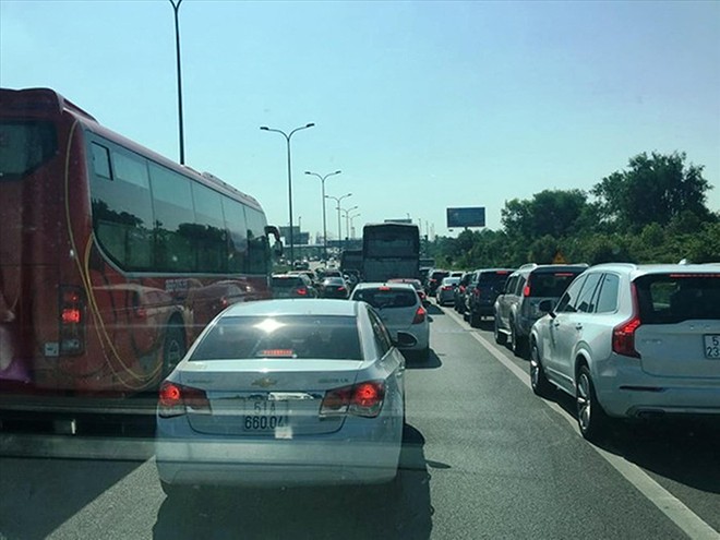Cao tốc TPHCM - Long Thành - Dầu Giây thường xuyên bị kẹt xe 