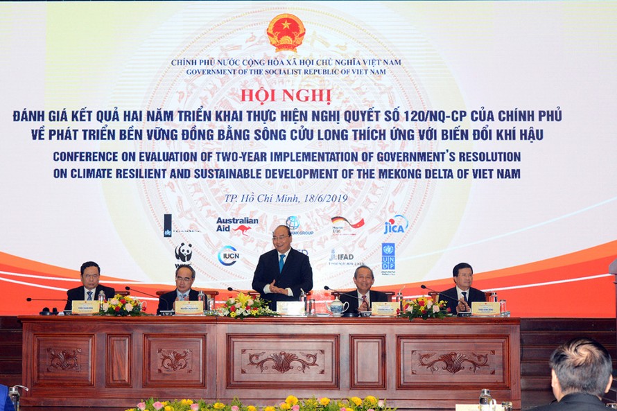Thủ tướng Nguyễn Xuân Phúc phát biểu chỉ đạo tại hội nghị. ẢNH: HÒA HỘI