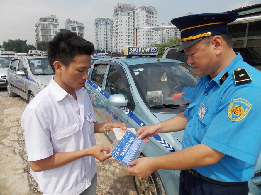 Khi thực hiện quy chế, taxi Hà Nội sẽ không phải đeo phù hiệu “Taxi Hà Nội” như hiện nay Ảnh: T.Đảng