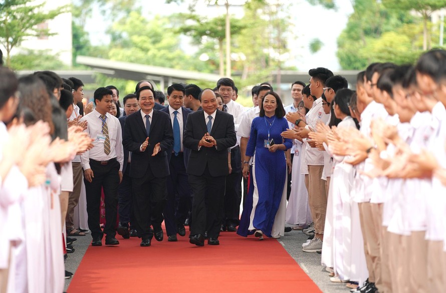 Thủ tướng Nguyễn Xuân Phúc dự lễ khai giảng của Trường THPT Sơn Tây, Hà Nội. ảnh: Quang Hiếu 